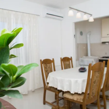 Gostinjska Каштела