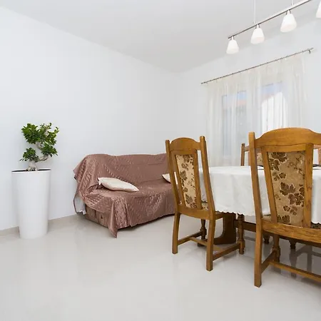 Gostinjska Каштела